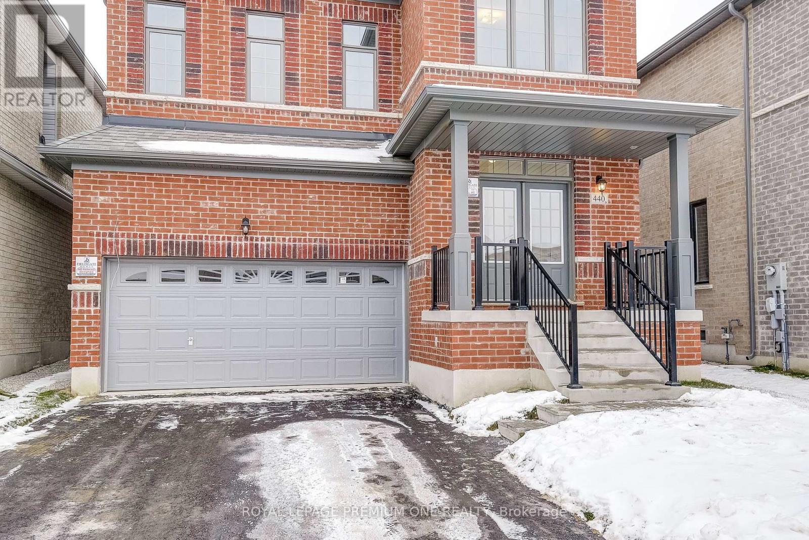 440 Kennedy Circle, Milton, Ontario  L9T 7E7 - Photo 7 - W12368294