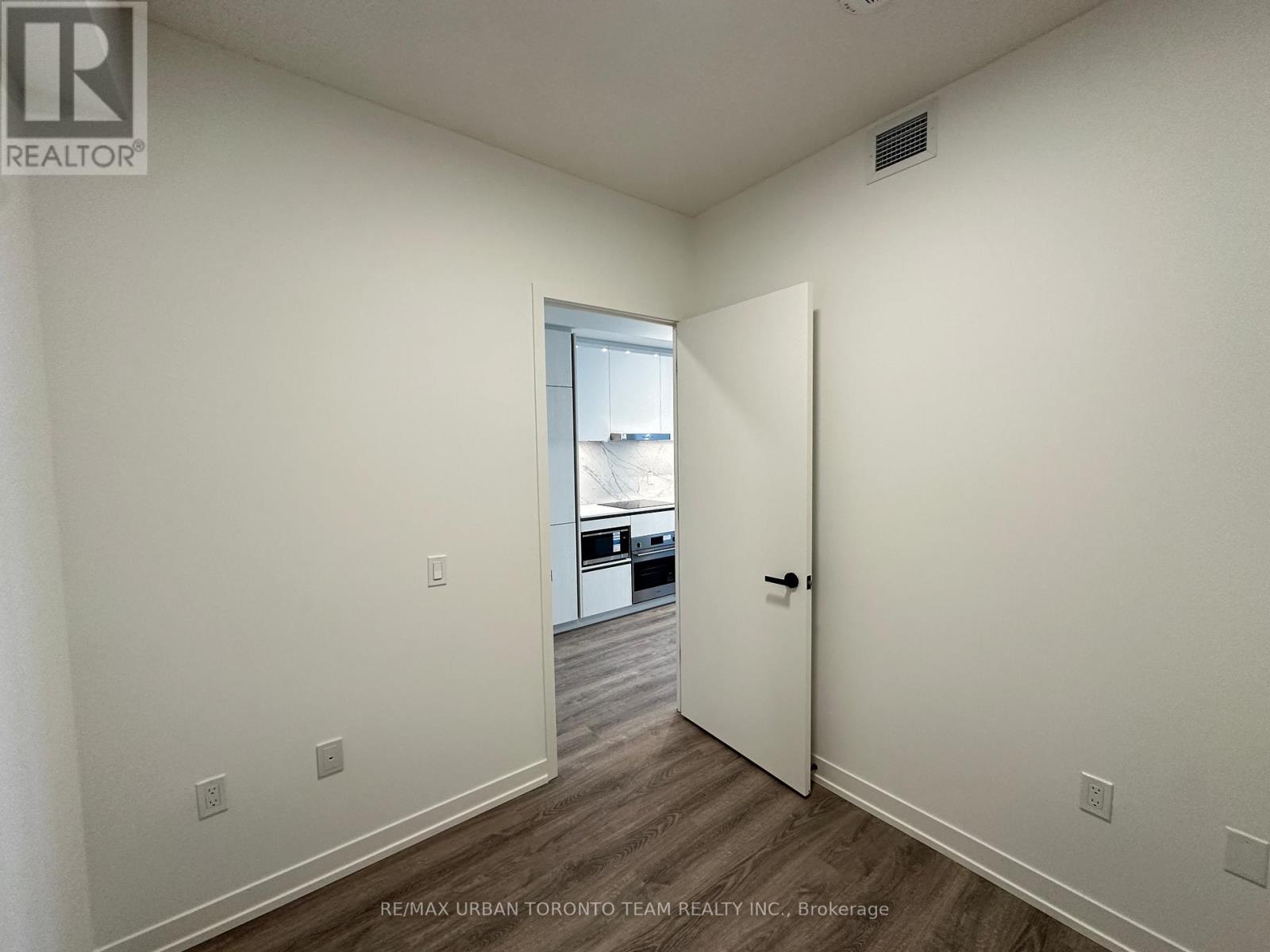 3511 - 8 Interchange Way, Vaughan, Ontario  L4K 5Z7 - Photo 13 - N12641730