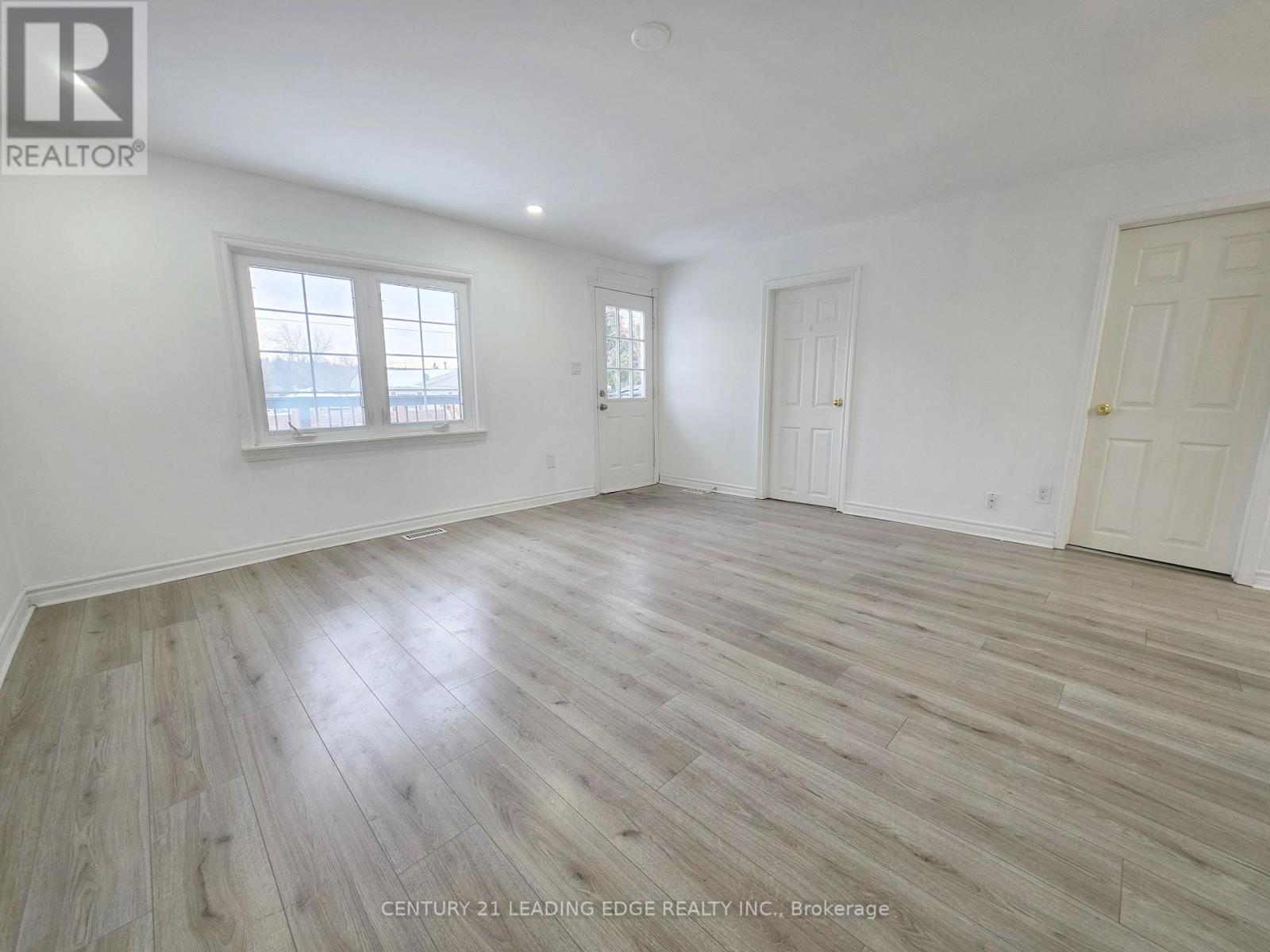 278 Pasadena Drive, Georgina, Ontario  L4P 2Y9 - Photo 2 - N12641764