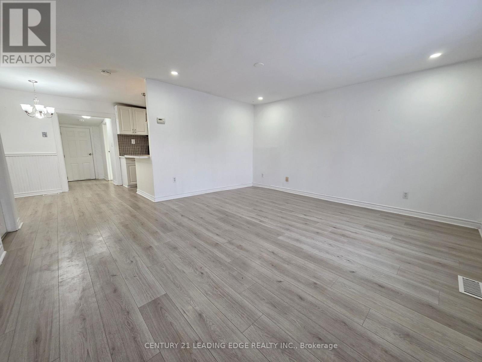 278 Pasadena Drive, Georgina, Ontario  L4P 2Y9 - Photo 3 - N12641764