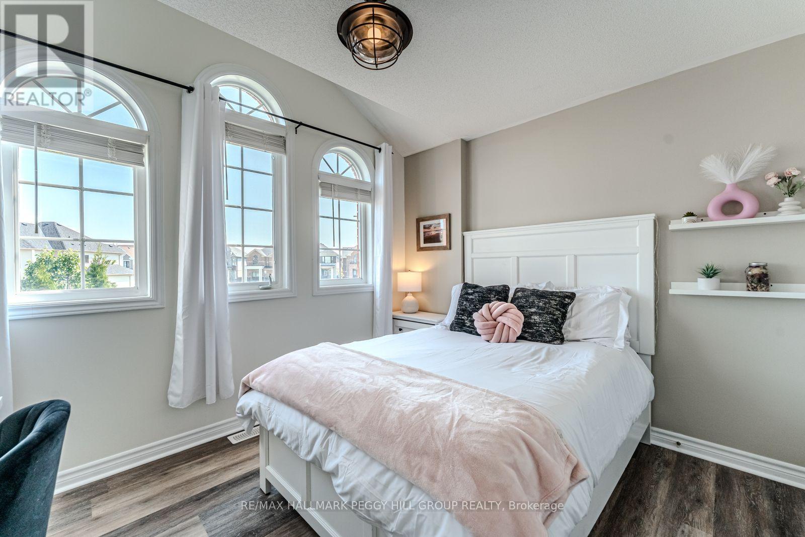 14 Regina Road, Barrie (Innis-Shore), Ontario  L4M 7J1 - Photo 15 - S12641780