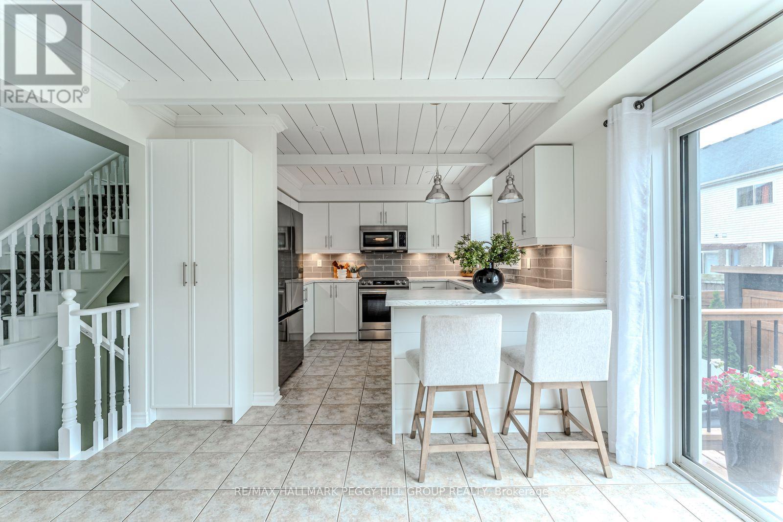 14 Regina Road, Barrie (Innis-Shore), Ontario  L4M 7J1 - Photo 3 - S12641780