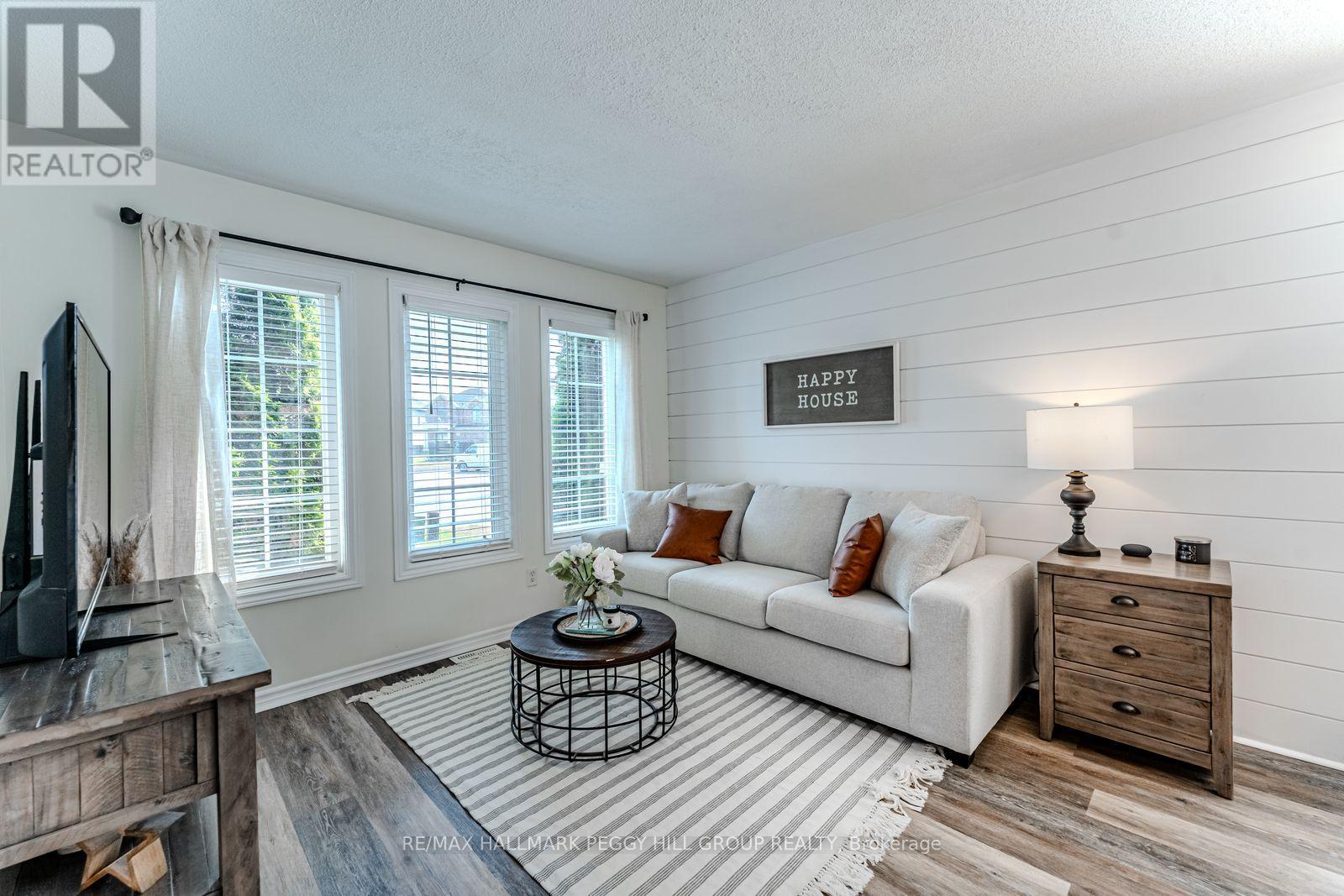 14 Regina Road, Barrie (Innis-Shore), Ontario  L4M 7J1 - Photo 4 - S12641780