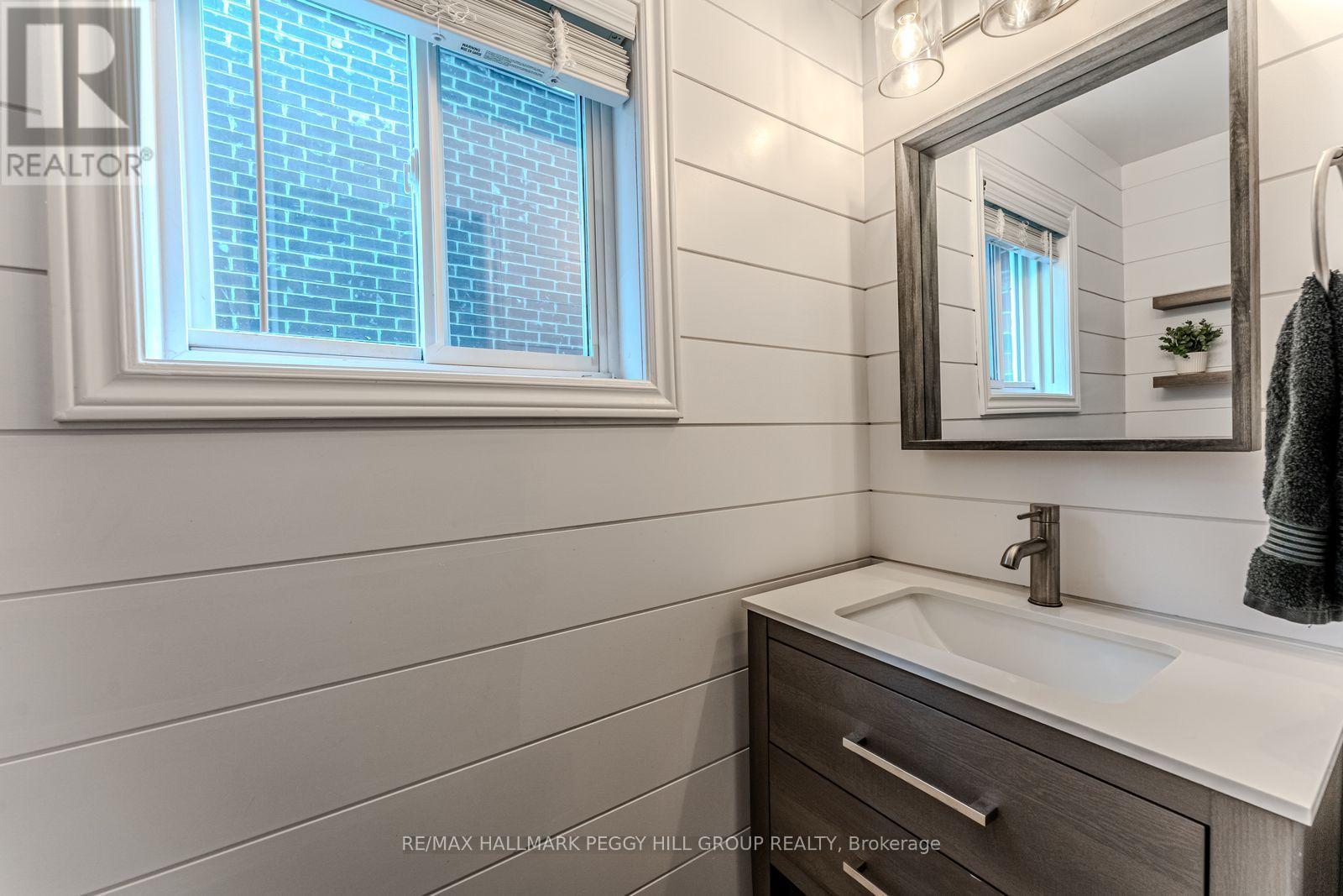 14 Regina Road, Barrie (Innis-Shore), Ontario  L4M 7J1 - Photo 9 - S12641780