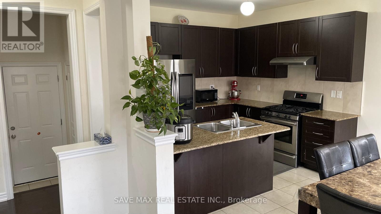 6 Bittersweet Road, Brampton, Ontario  L6Y 0Z1 - Photo 9 - W12450907