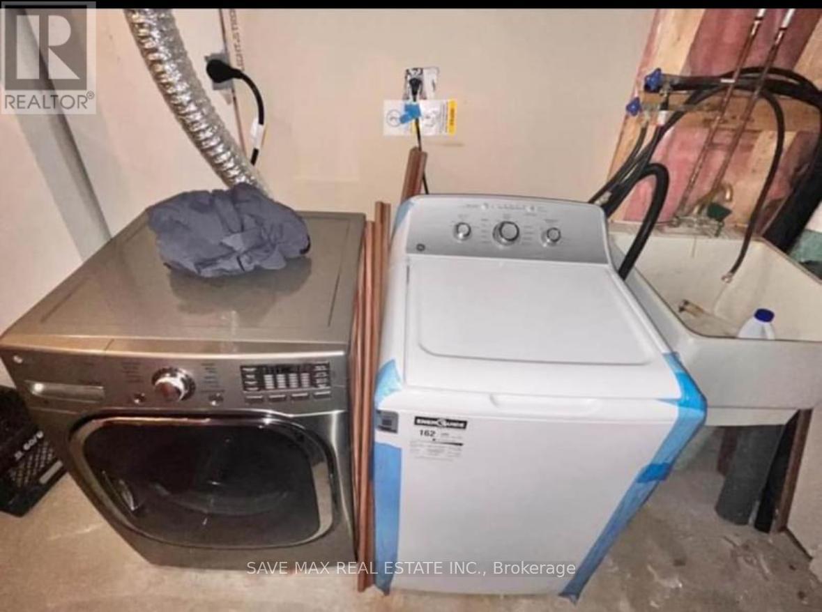 33 Piane Avenue, Brampton, Ontario  L6Y 4X8 - Photo 11 - W12639234