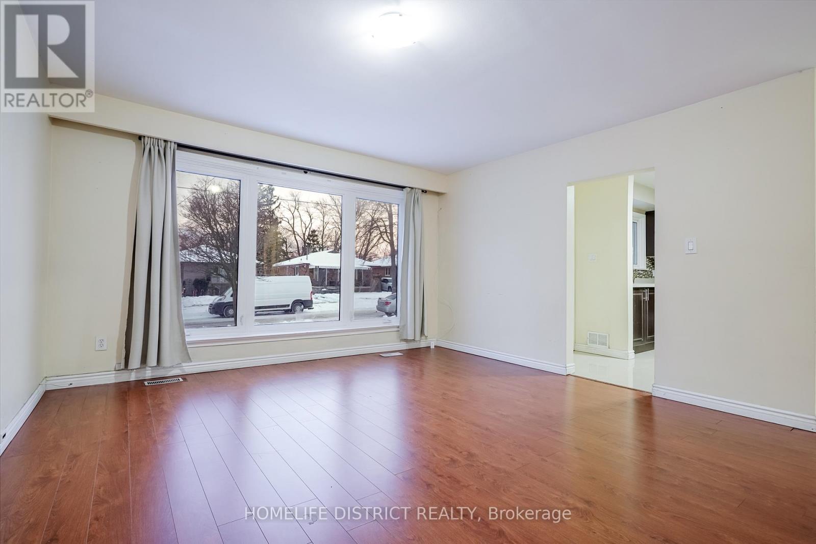 40 Calumet Crescent, Toronto, Ontario  M1H 1W5 - Photo 4 - E12641734
