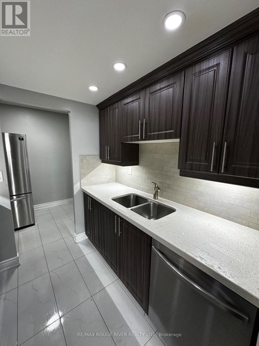 804 - 4 Lisa Street, Brampton, Ontario  L6T 4B6 - Photo 4 - W12421189