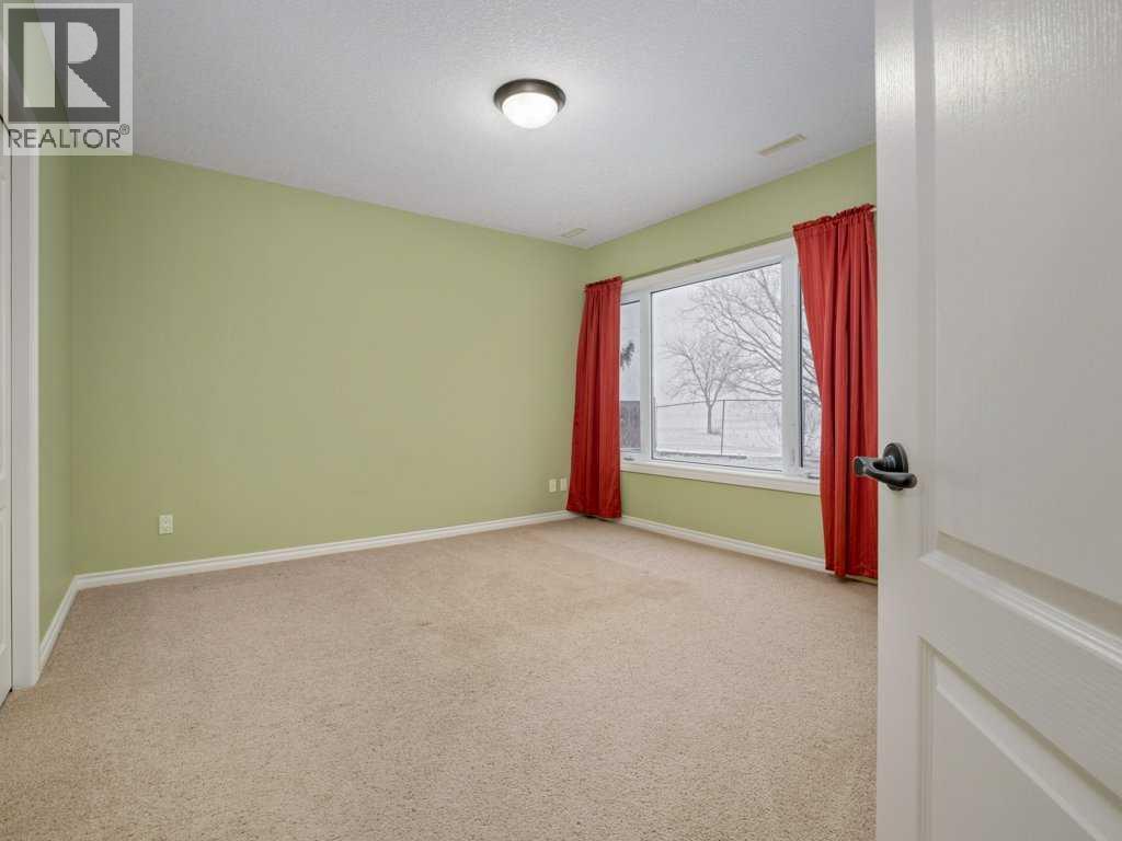 21 Fairmont Park Landing S, Lethbridge, Alberta  T1K 7L1 - Photo 38 - A2275687