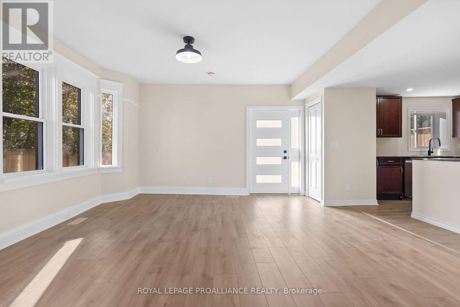 97 Donald Street S, Belleville, Ontario  K8P 2J6 - Photo 8 - X12523940