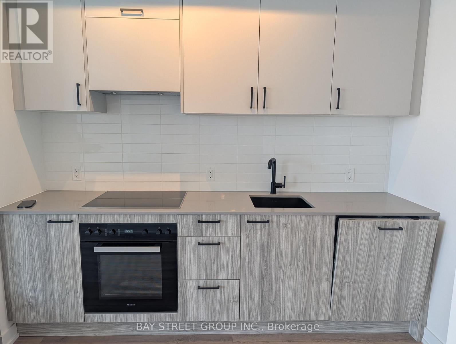 2018 - 1 QUARRINGTON LANE, Toronto, Ontario