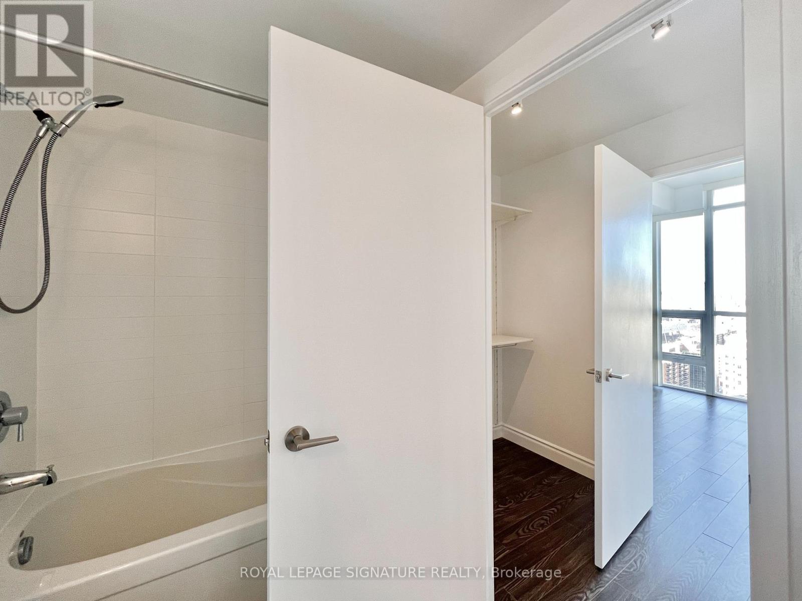 2705 - 126 Simcoe Street, Toronto, Ontario  M5H 4E6 - Photo 18 - C12641810