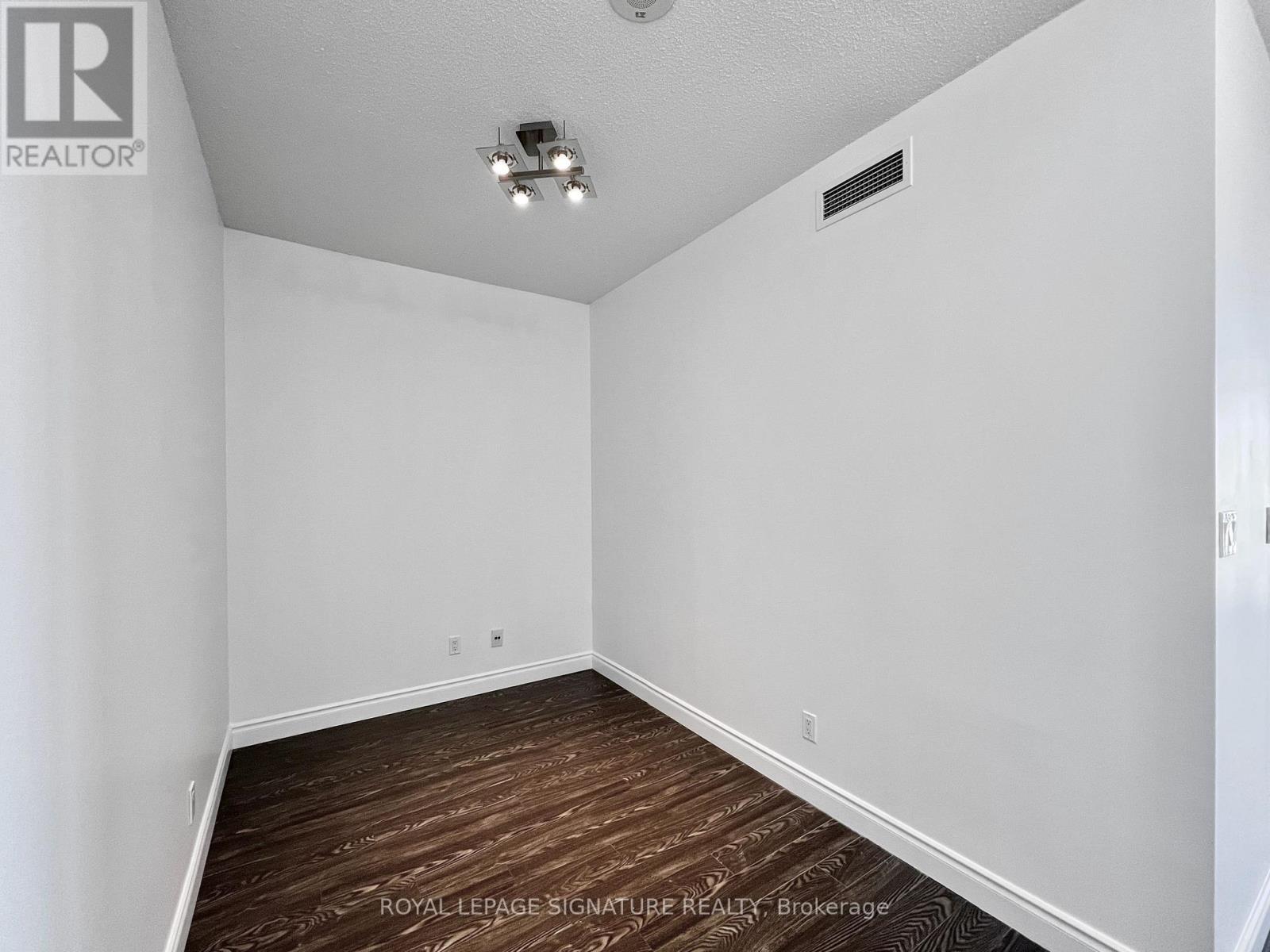 2705 - 126 Simcoe Street, Toronto, Ontario  M5H 4E6 - Photo 19 - C12641810