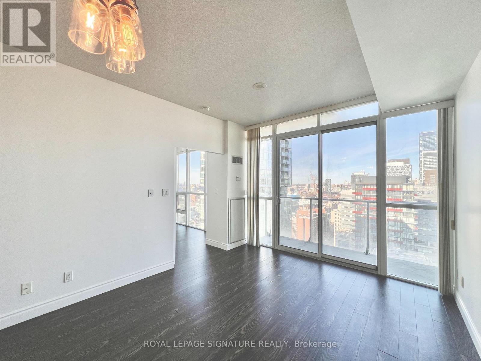 2705 - 126 Simcoe Street, Toronto, Ontario  M5H 4E6 - Photo 6 - C12641810