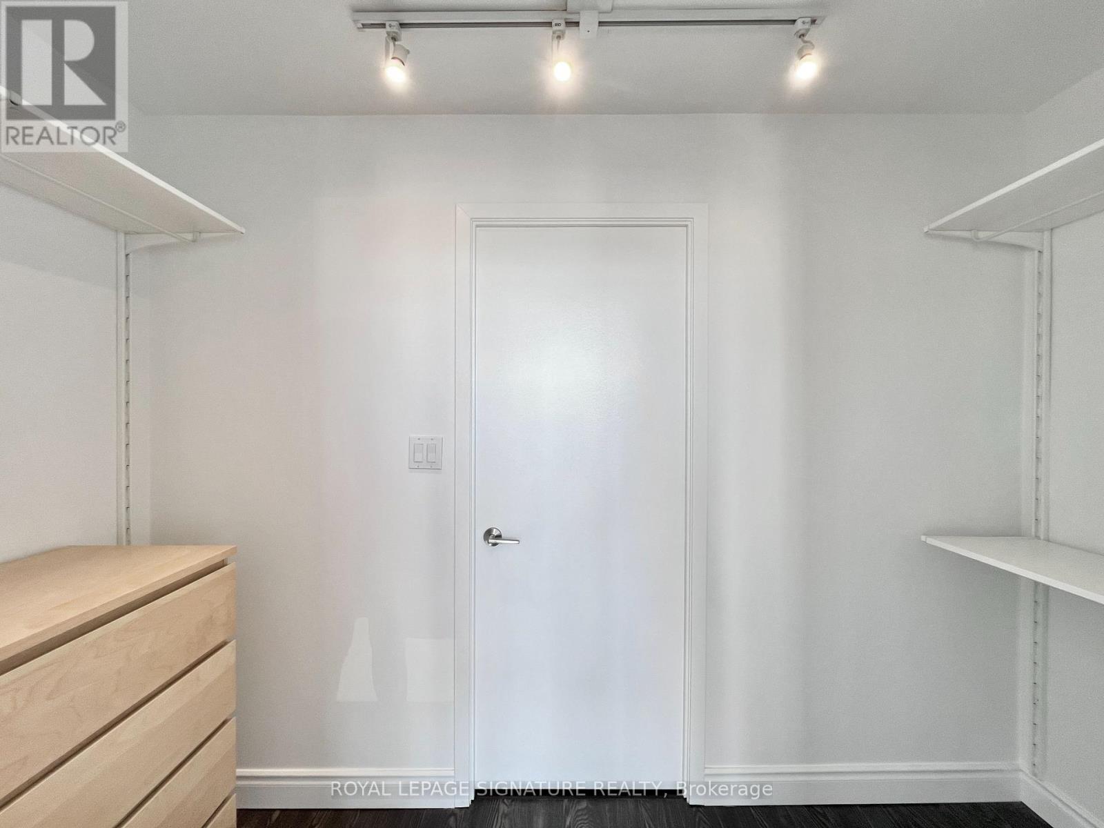 2705 - 126 Simcoe Street, Toronto, Ontario  M5H 4E6 - Photo 9 - C12641810