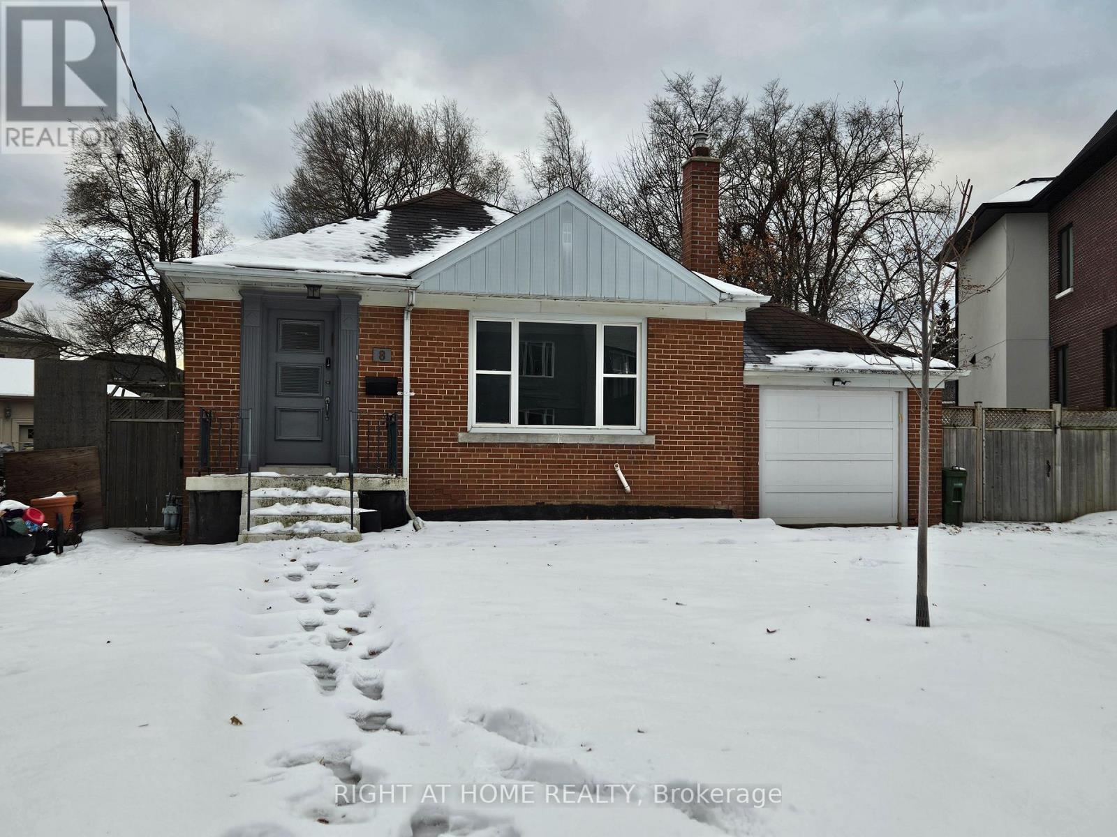 8 ROBERTA DRIVE, Toronto, Ontario