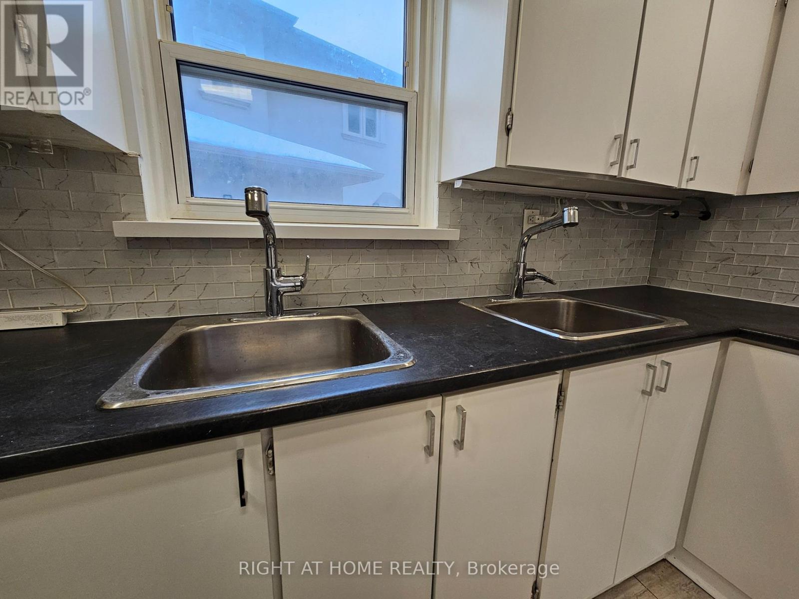8 Roberta Drive, Toronto, Ontario  M6A 2J5 - Photo 11 - C12641844