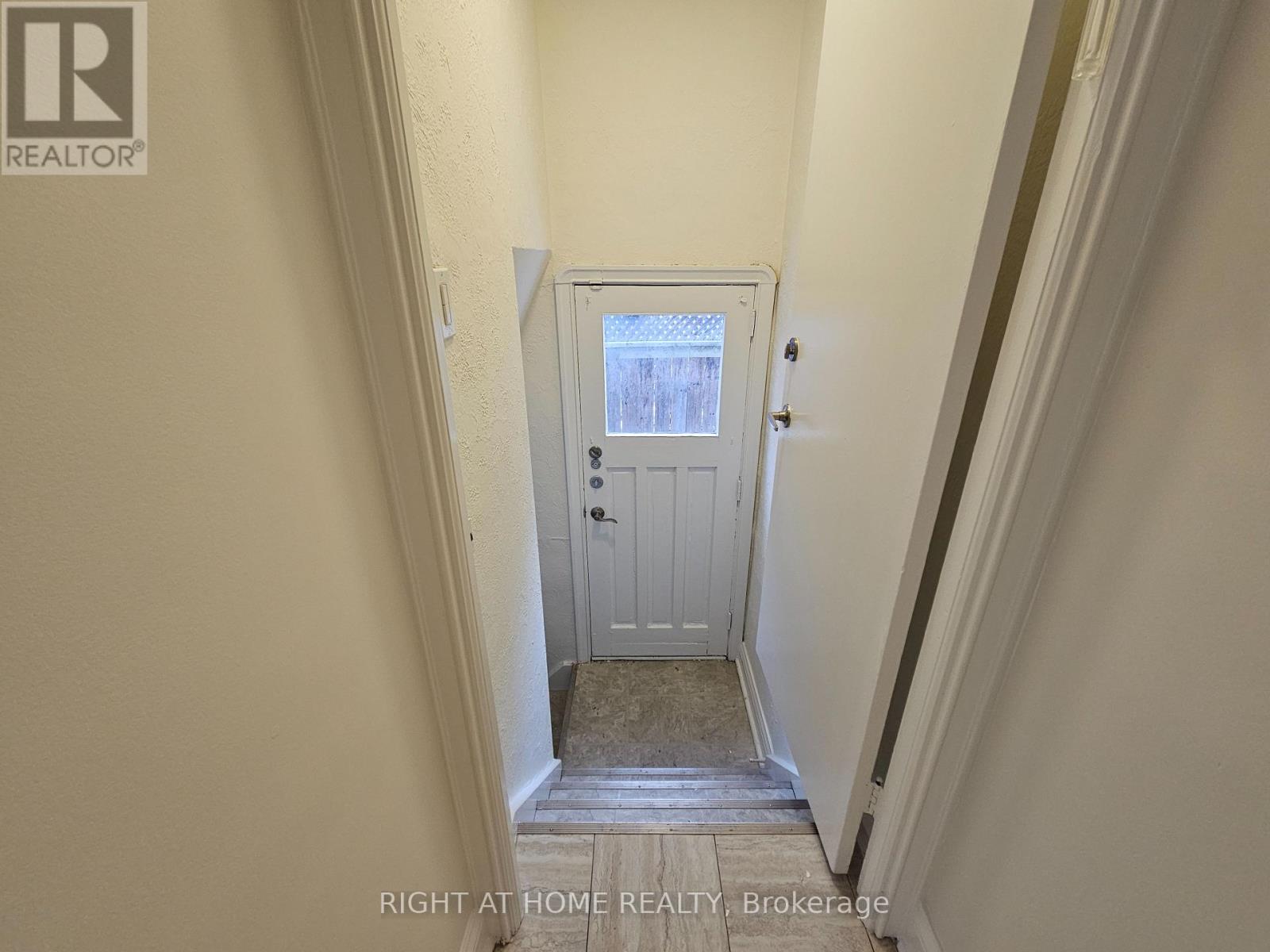 8 Roberta Drive, Toronto, Ontario  M6A 2J5 - Photo 19 - C12641844