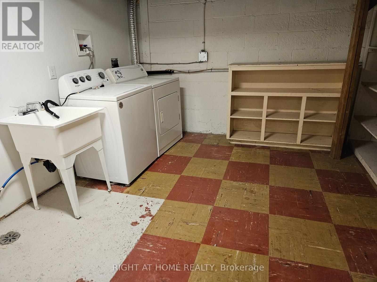 8 Roberta Drive, Toronto, Ontario  M6A 2J5 - Photo 22 - C12641844