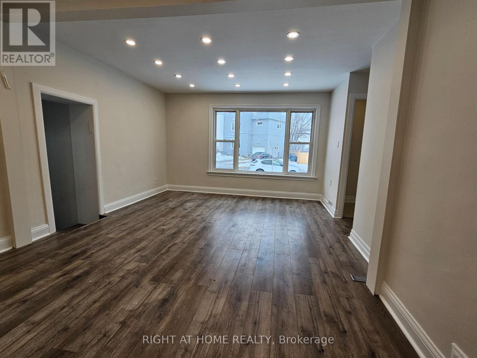 8 Roberta Drive, Toronto, Ontario  M6A 2J5 - Photo 3 - C12641844