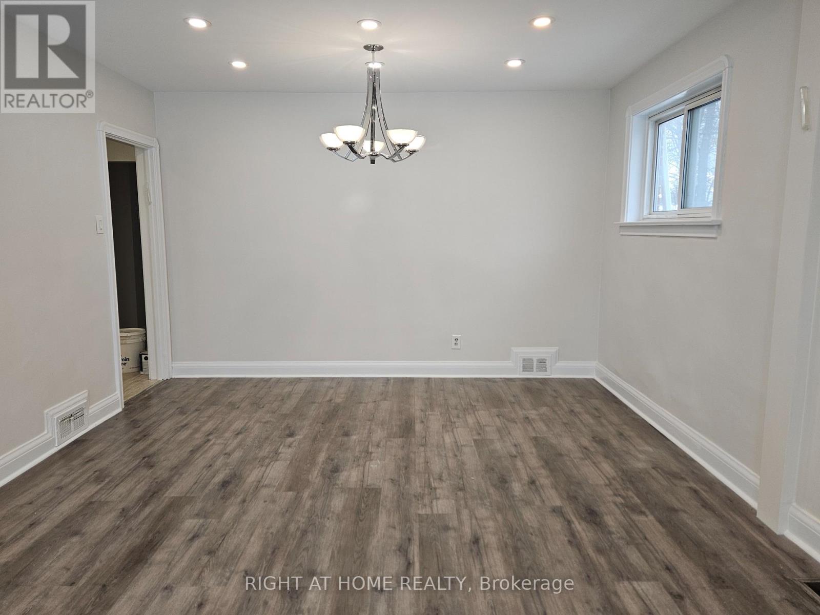 8 Roberta Drive, Toronto, Ontario  M6A 2J5 - Photo 4 - C12641844