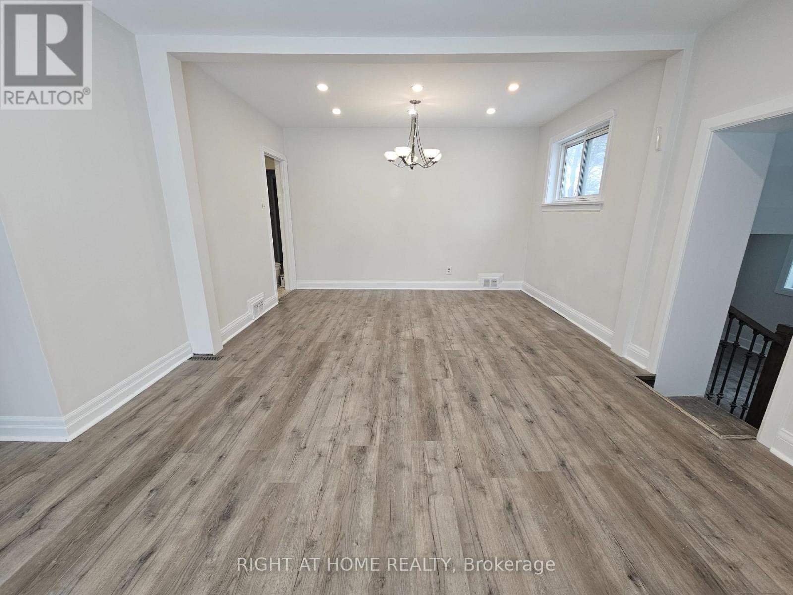 8 Roberta Drive, Toronto, Ontario  M6A 2J5 - Photo 5 - C12641844