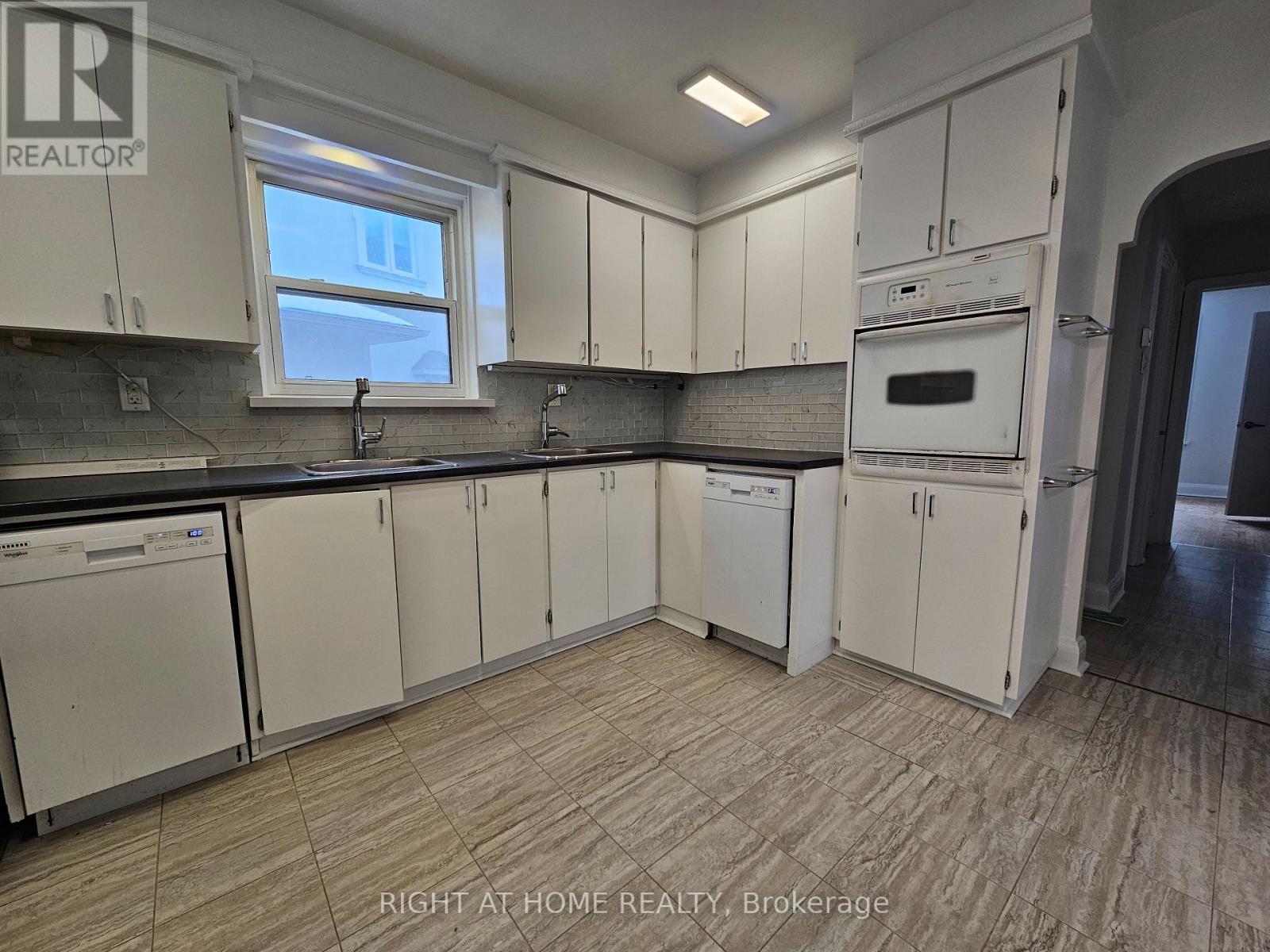 8 Roberta Drive, Toronto, Ontario  M6A 2J5 - Photo 8 - C12641844