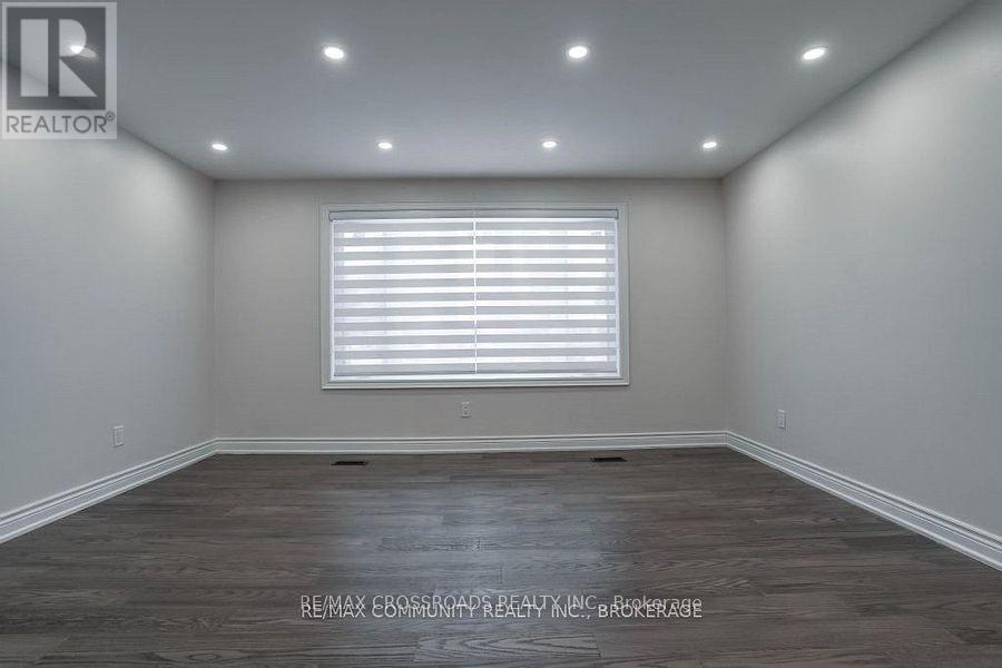 Main - 105 Brimorton Drive, Toronto, Ontario  M1P 3Z8 - Photo 3 - E12641806