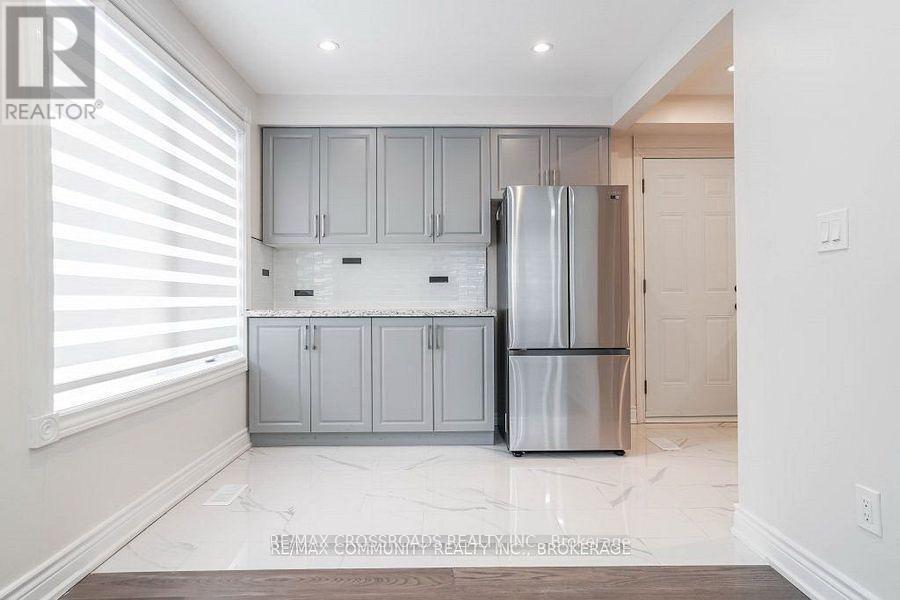 Main - 105 Brimorton Drive, Toronto, Ontario  M1P 3Z8 - Photo 5 - E12641806