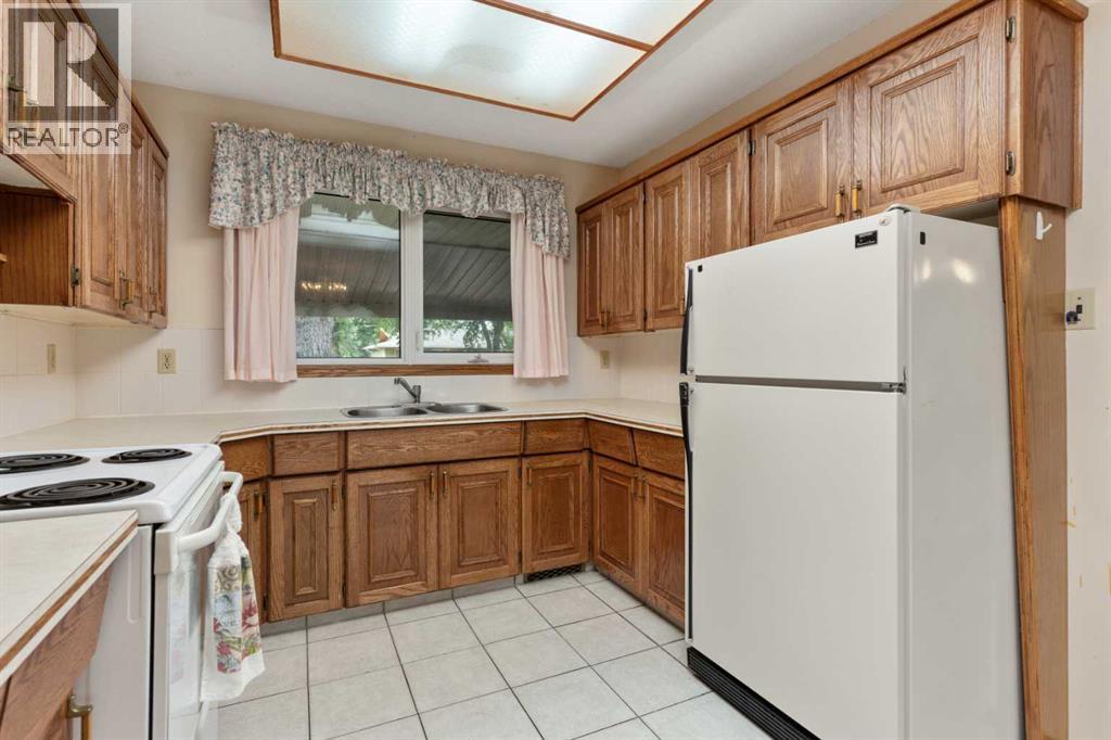 6508 45 Avenue, Camrose, Alberta  T4V 0C5 - Photo 11 - A2241644