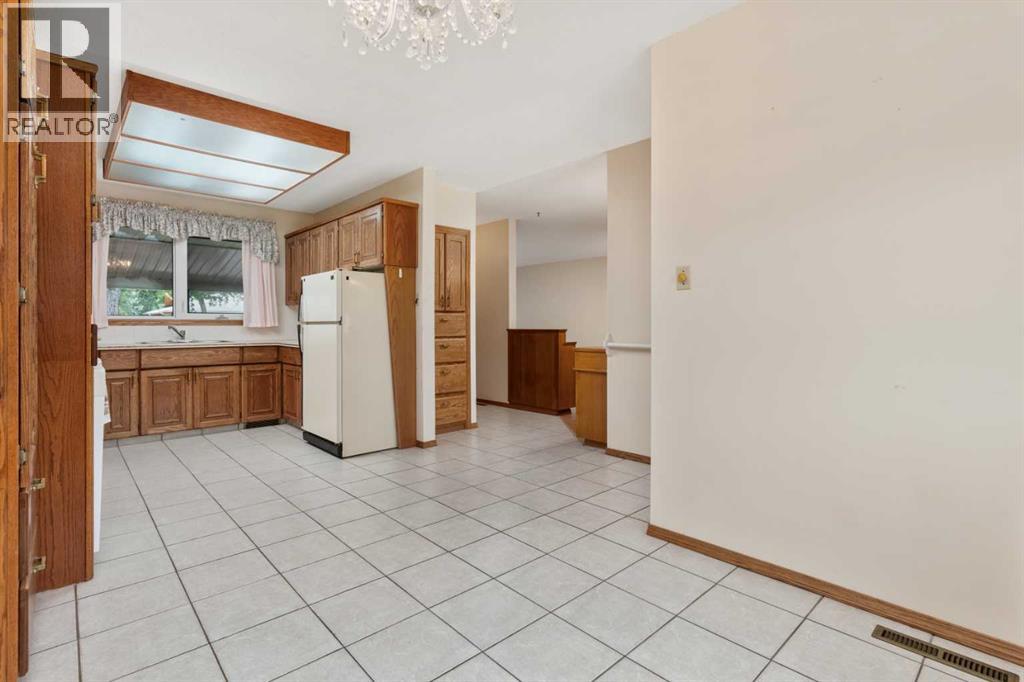 6508 45 Avenue, Camrose, Alberta  T4V 0C5 - Photo 9 - A2241644