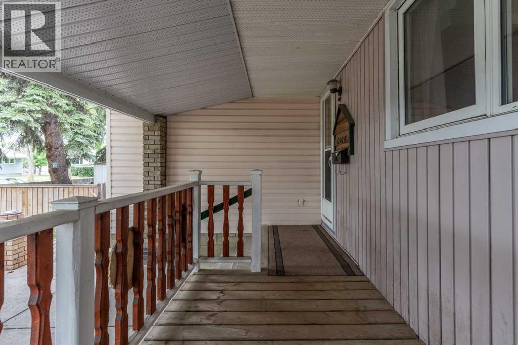 6508 45 Avenue, Camrose, Alberta  T4V 0C5 - Photo 4 - A2241644