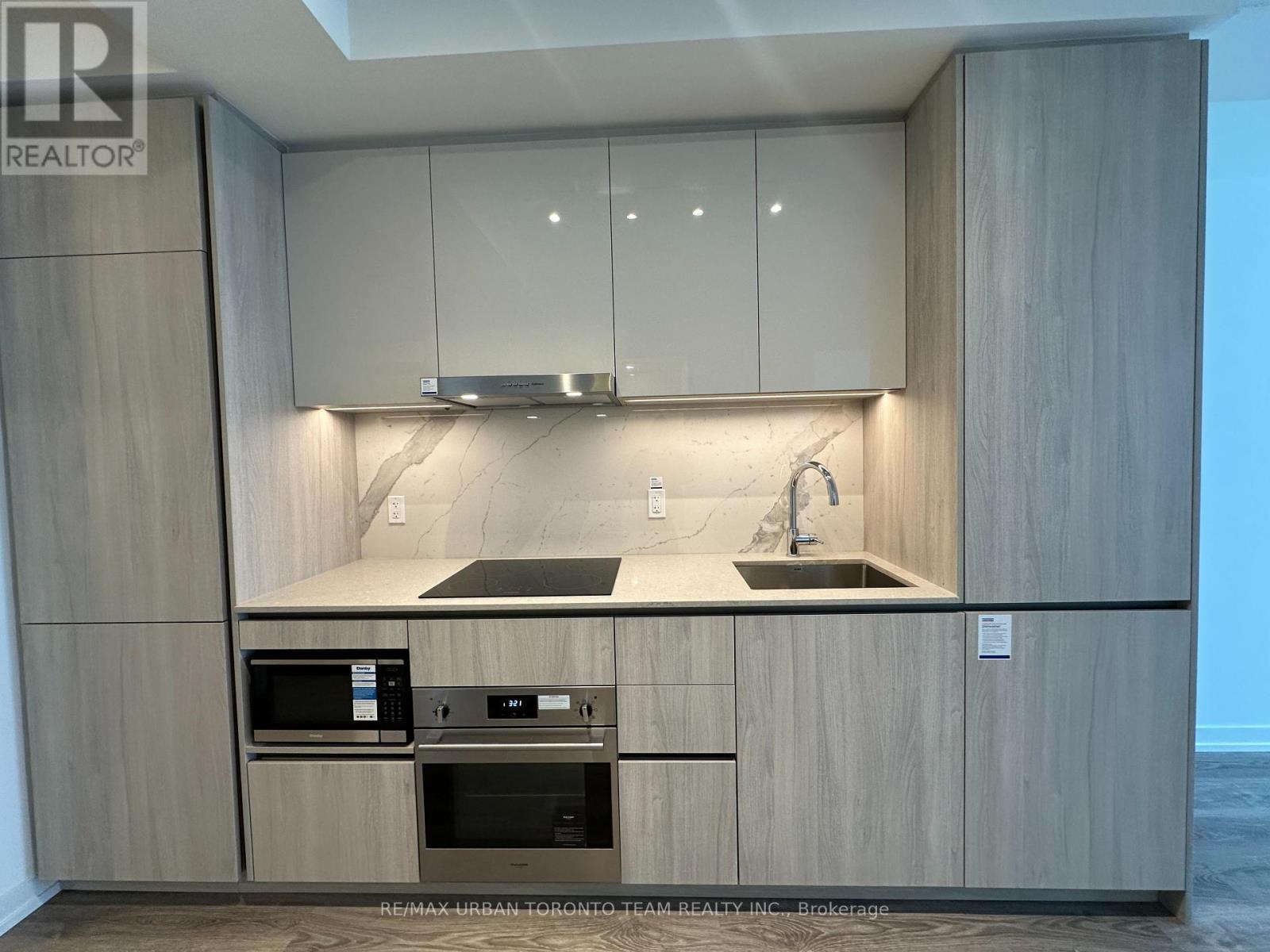 3811 - 8 Interchange Way, Vaughan, Ontario  L4K 5Z7 - Photo 5 - N12641794