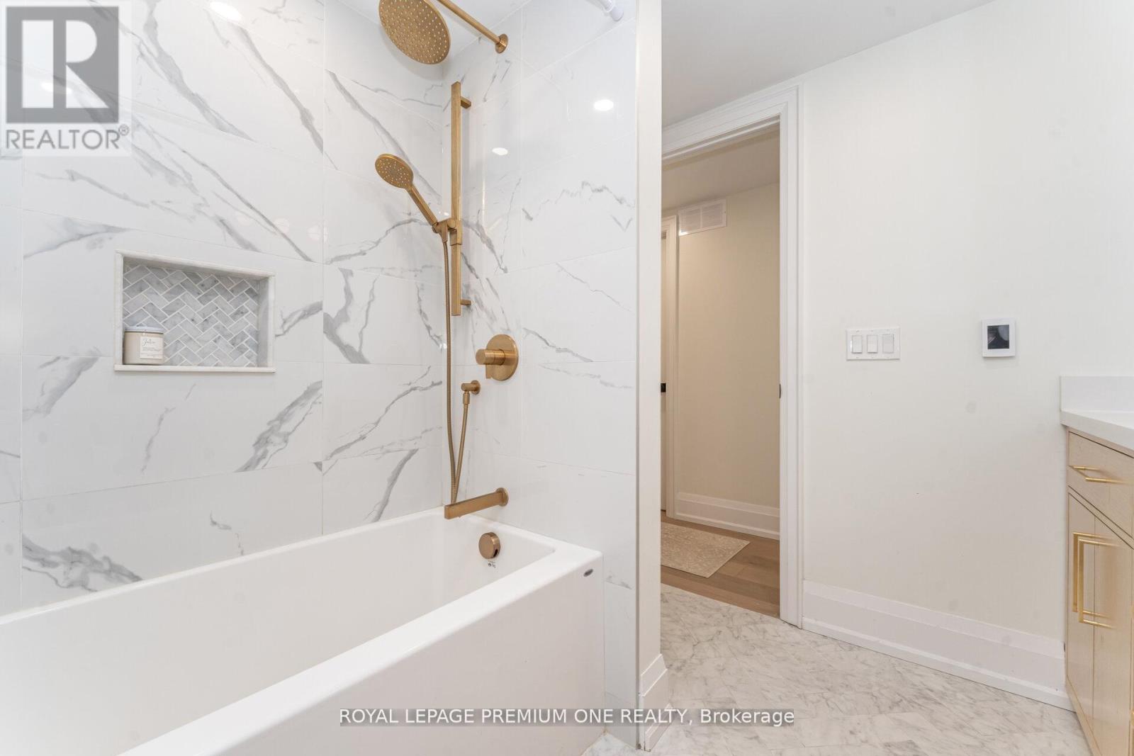 301 Court Street, Newmarket, Ontario  L3Y 3S6 - Photo 40 - N12641840