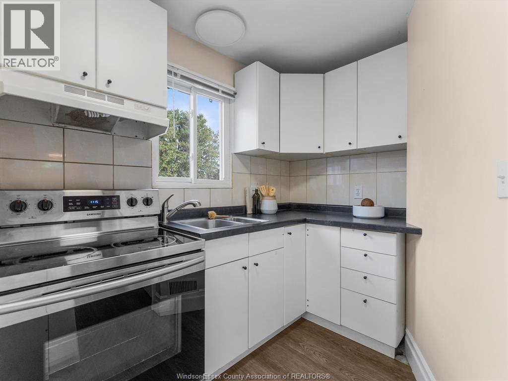 9712 Lynngrove Crescent, Windsor, Ontario N8R 1B7 - Photo 11 - 25031842