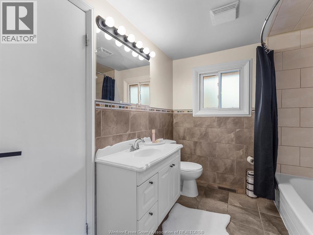 9712 Lynngrove Crescent, Windsor, Ontario N8R 1B7 - Photo 15 - 25031842