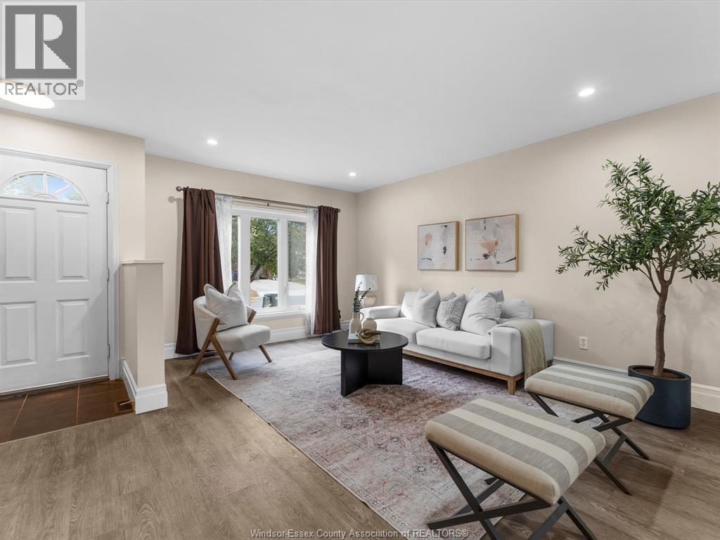 9712 Lynngrove Crescent, Windsor, Ontario N8R 1B7 - Photo 3 - 25031842