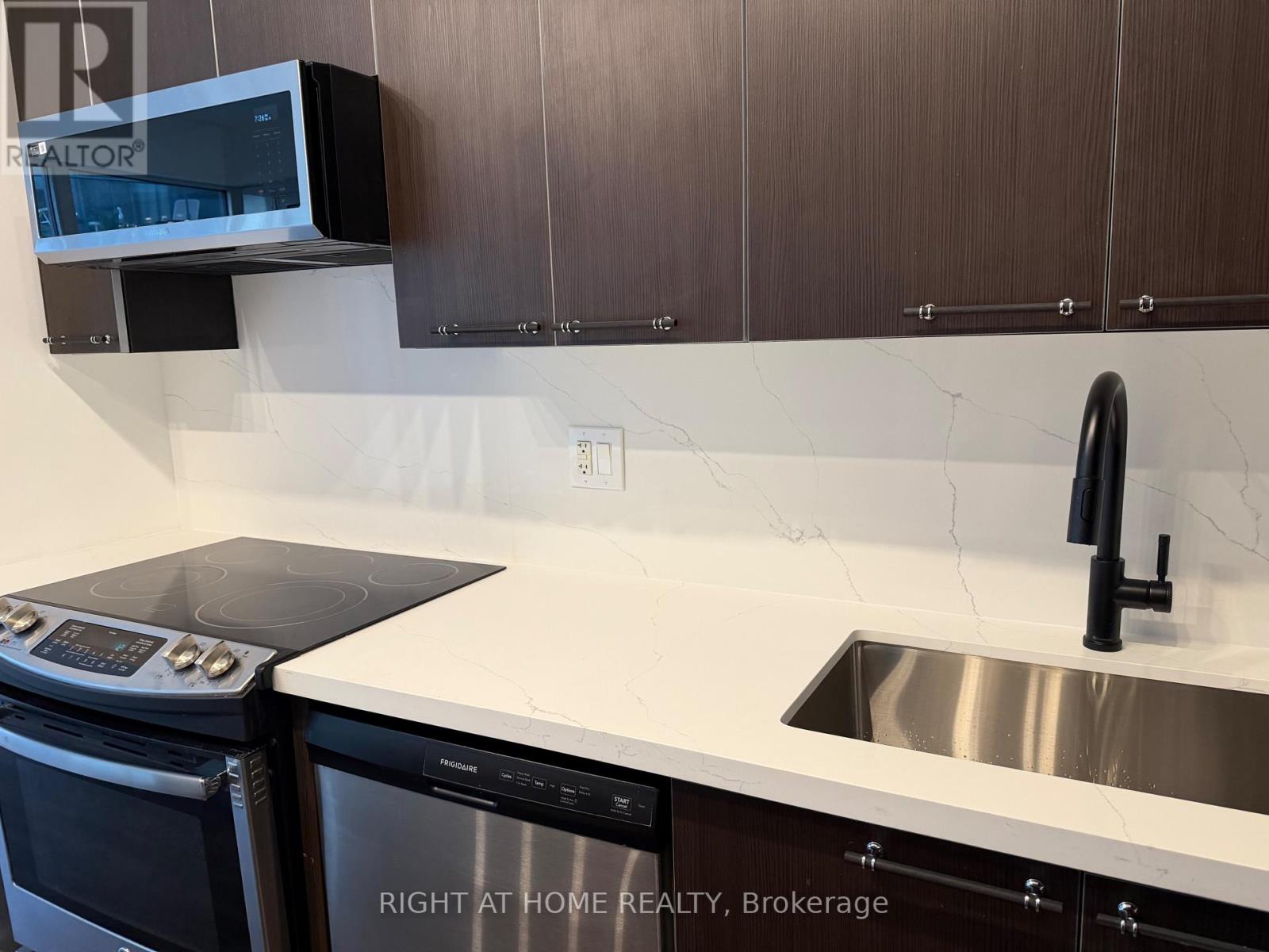 522 - 10 Park Lawn Road, Toronto, Ontario  M8V 0H9 - Photo 6 - W12641790