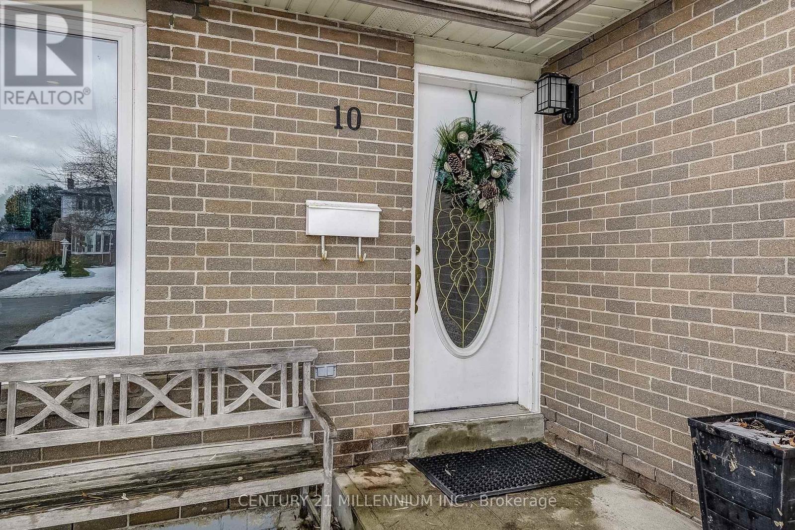 10 Evesham Crescent, Brampton, Ontario  L6T 3M3 - Photo 3 - W12641798