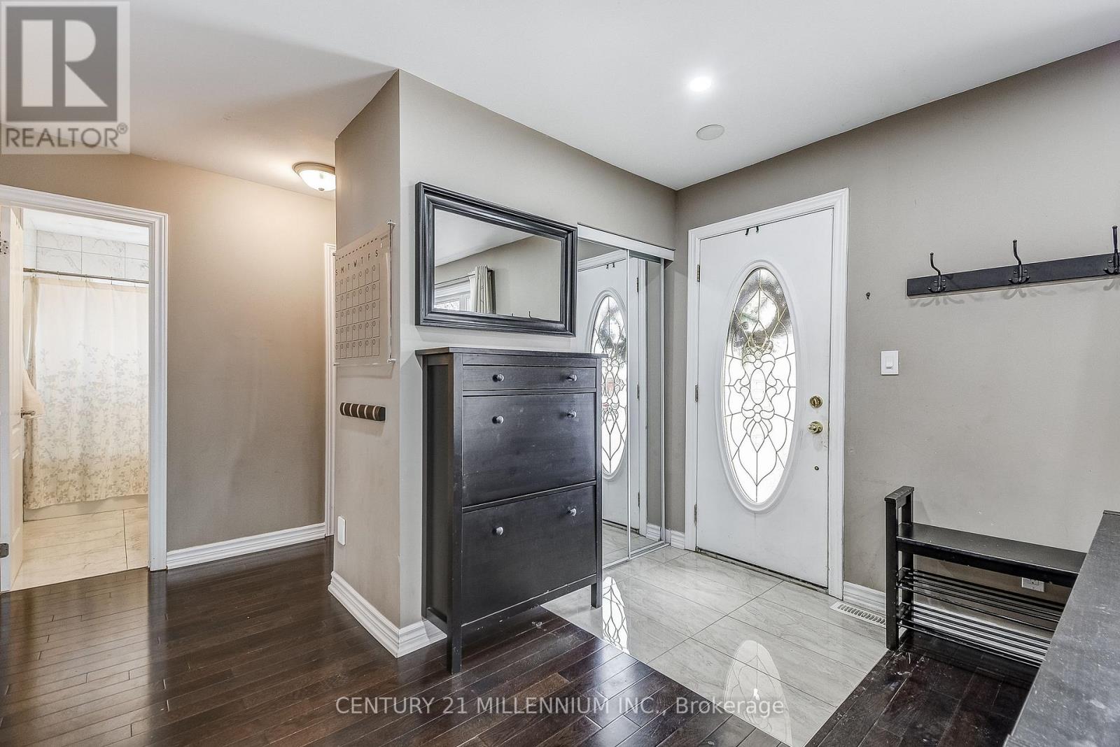 10 Evesham Crescent, Brampton, Ontario  L6T 3M3 - Photo 4 - W12641798