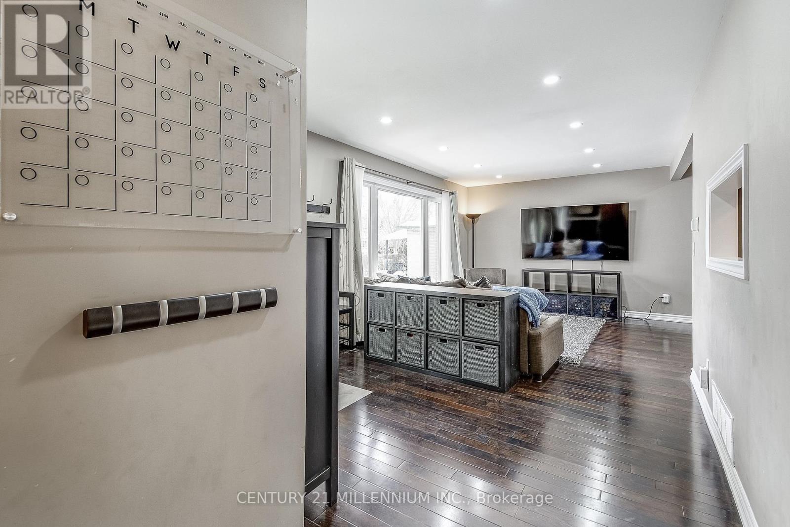 10 Evesham Crescent, Brampton, Ontario  L6T 3M3 - Photo 5 - W12641798