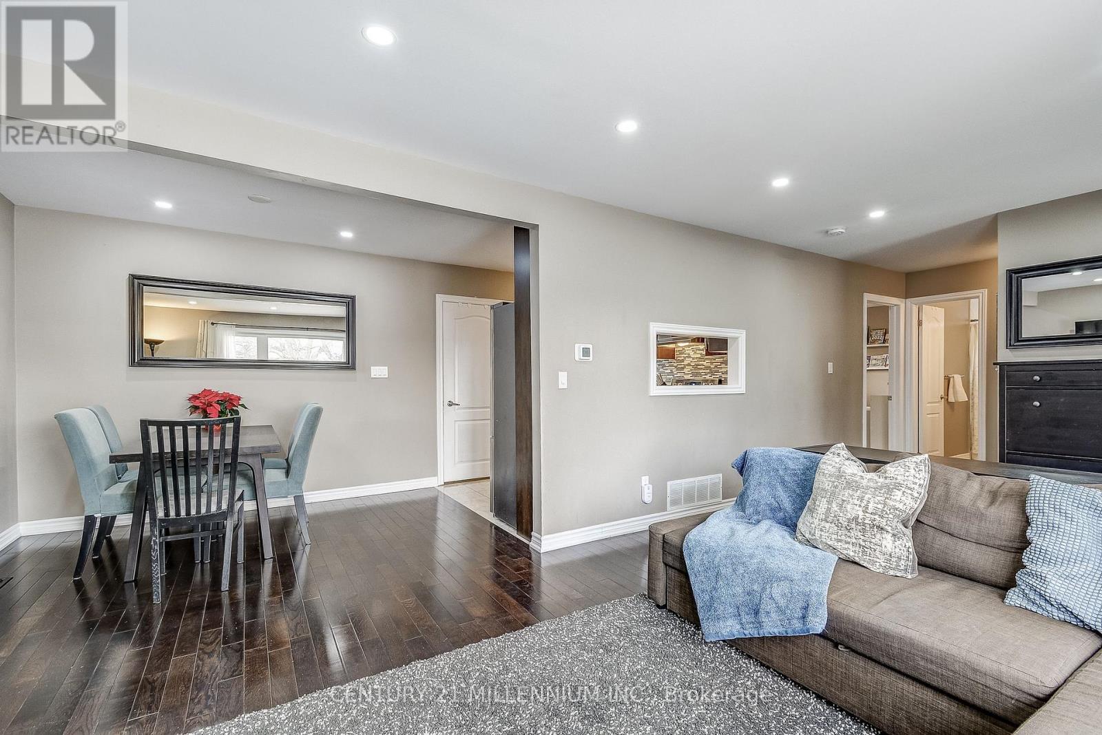 10 Evesham Crescent, Brampton, Ontario  L6T 3M3 - Photo 9 - W12641798