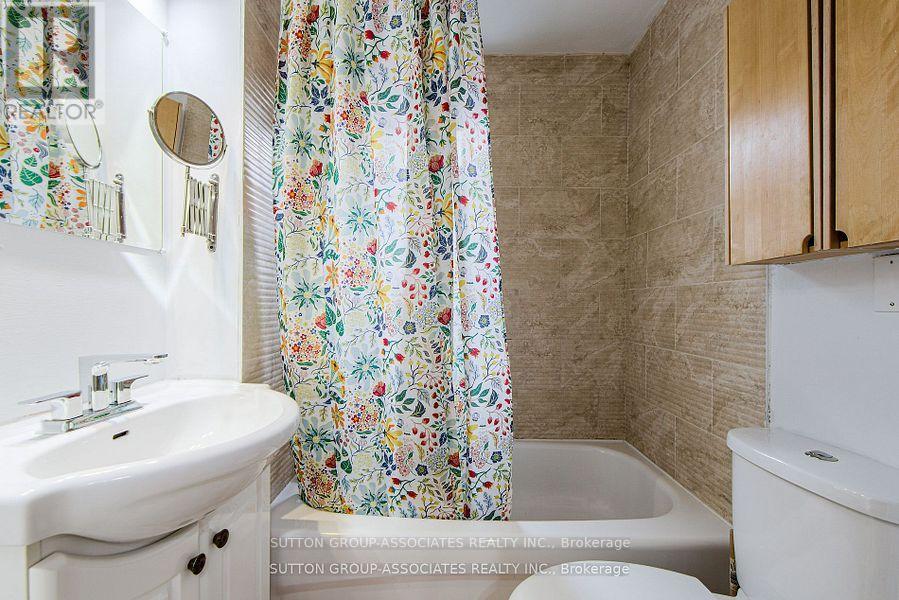 50 Lappin Avenue, Toronto, Ontario  M6H 1Y4 - Photo 7 - W12641832