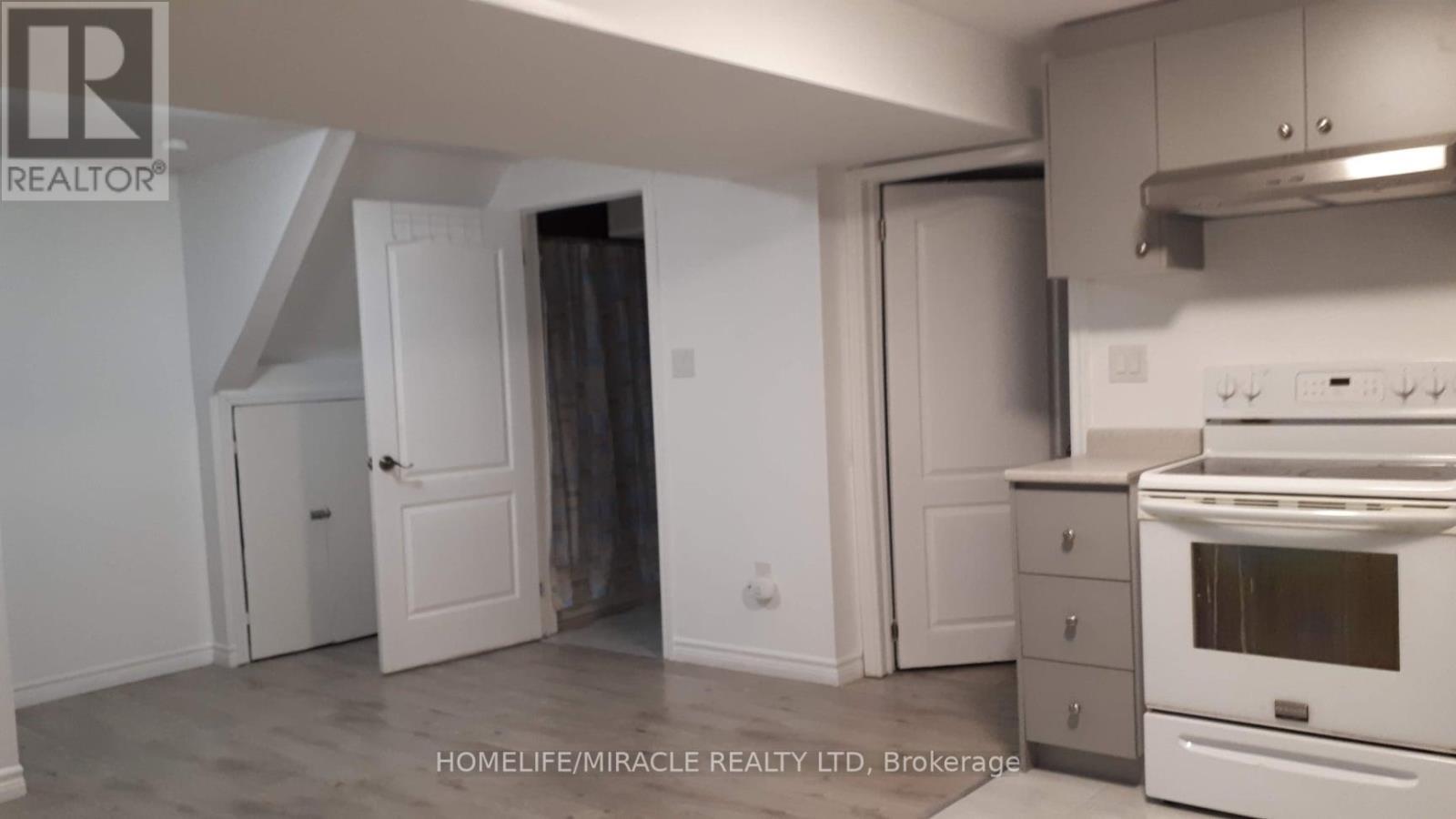 65 Canarvan Court, Brampton, Ontario  L6Y 4N1 - Photo 5 - W12641846