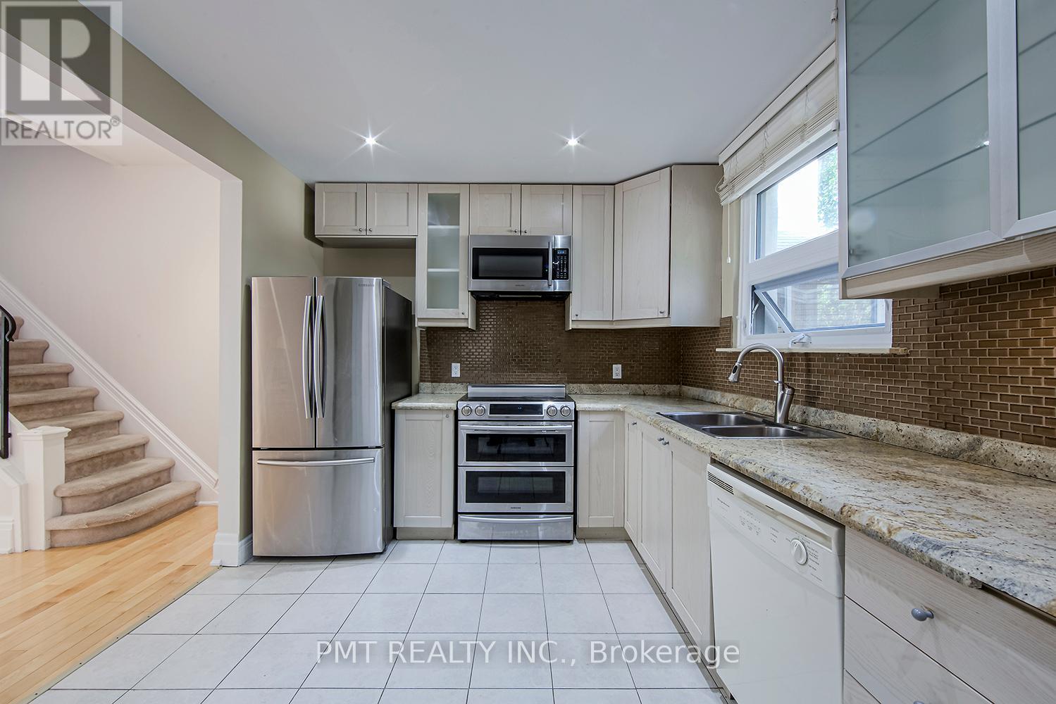Main - 39 Windermere Avenue, Toronto, Ontario  M6S 3J3 - Photo 11 - W12641848
