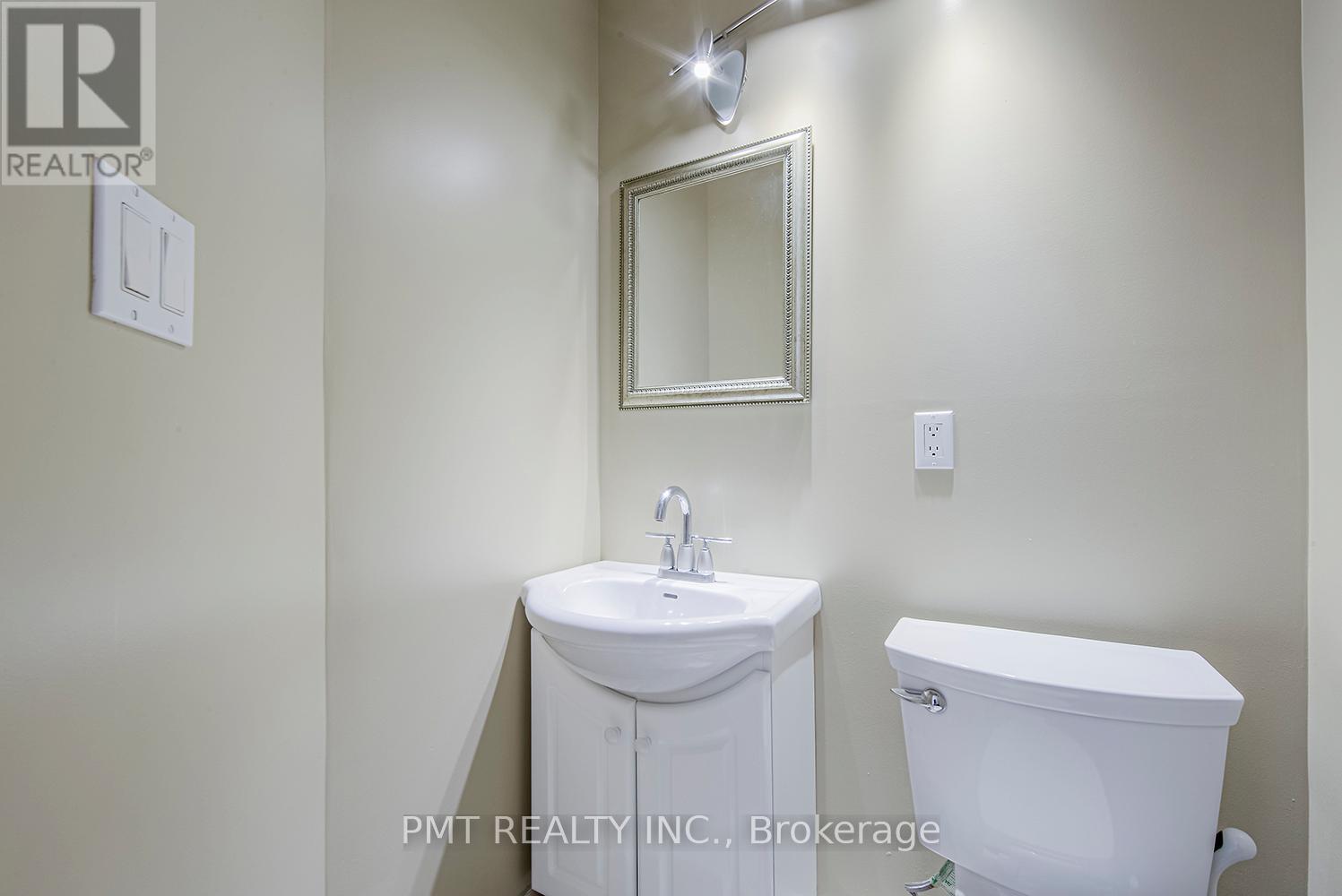 Main - 39 Windermere Avenue, Toronto, Ontario  M6S 3J3 - Photo 12 - W12641848