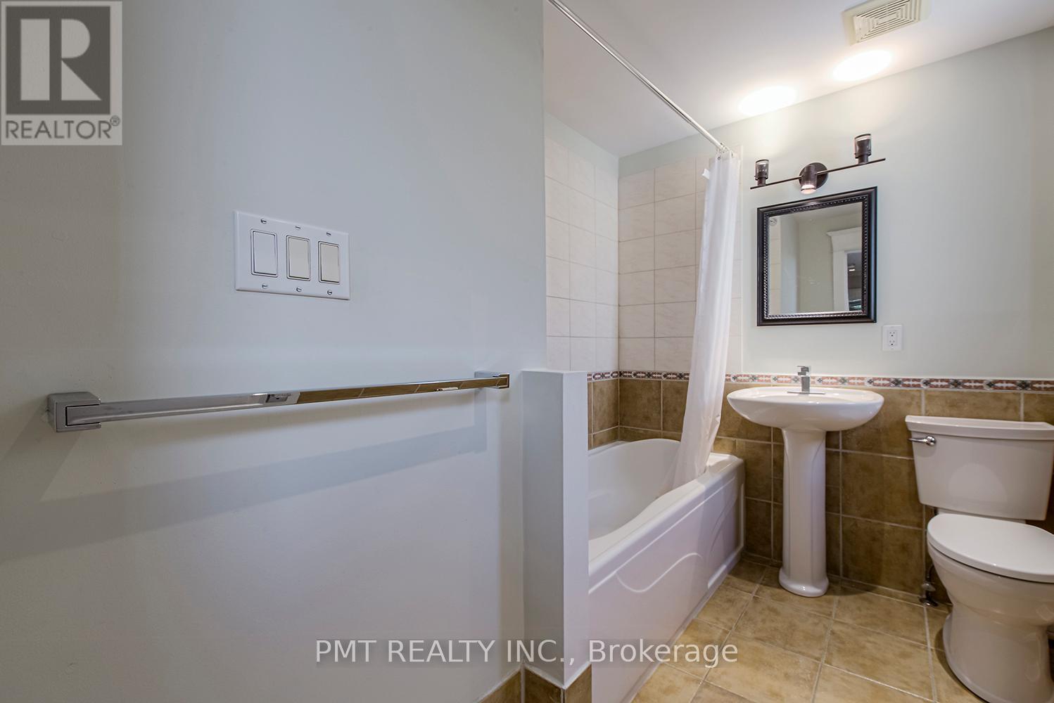 Main - 39 Windermere Avenue, Toronto, Ontario  M6S 3J3 - Photo 21 - W12641848