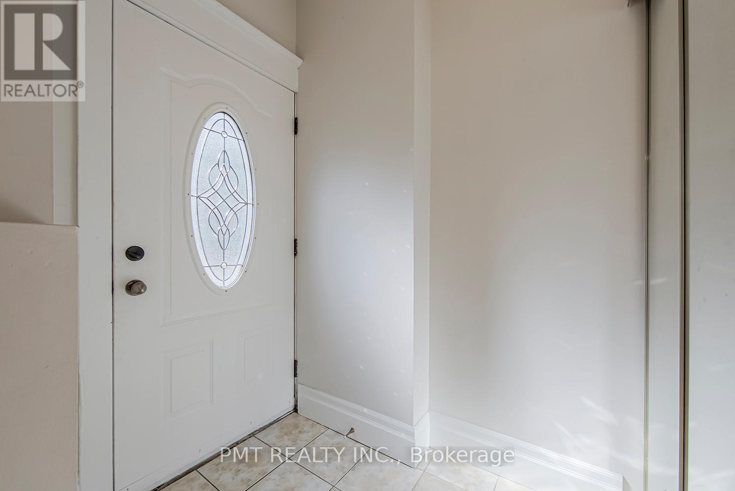 Main - 39 Windermere Avenue, Toronto, Ontario  M6S 3J3 - Photo 23 - W12641848