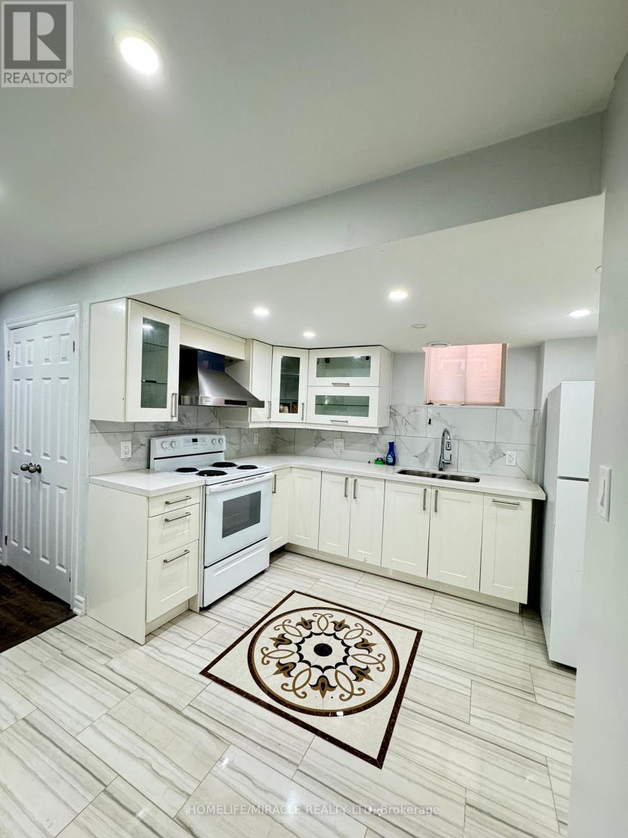 Bsmt - 8 Altura Way, Brampton, Ontario  L6P 4A1 - Photo 2 - W12641866