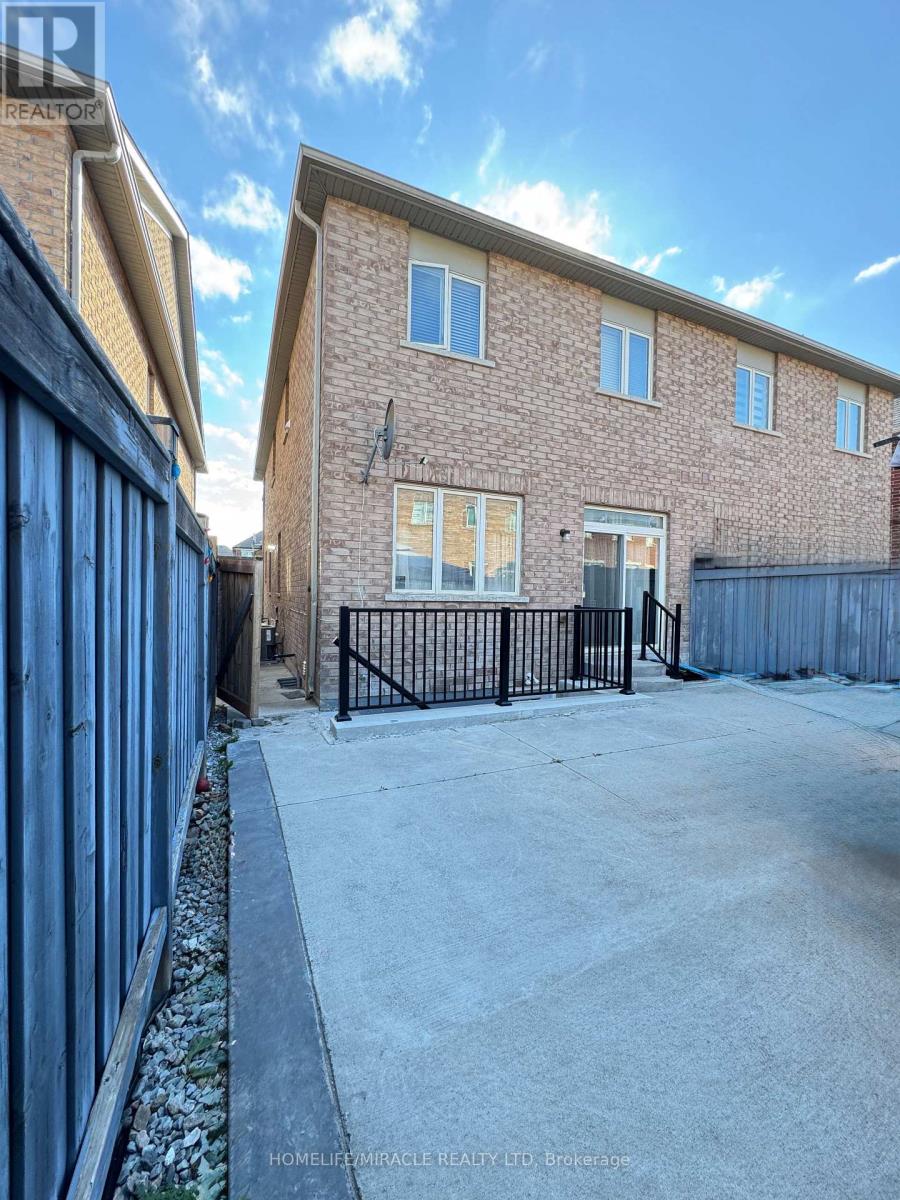 Bsmt - 8 Altura Way, Brampton, Ontario  L6P 4A1 - Photo 7 - W12641866